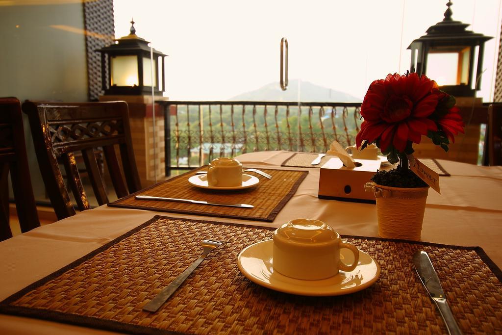 Hotel United Мандалай Екстер'єр фото
