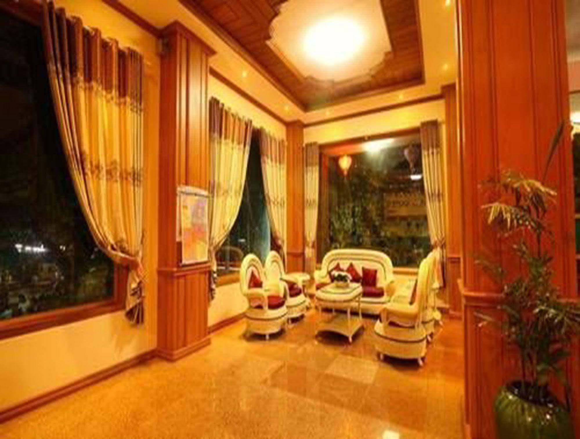 Hotel United Мандалай Екстер'єр фото