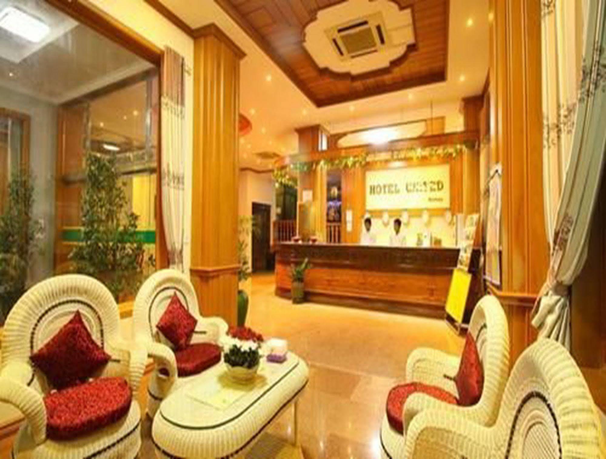 Hotel United Мандалай Екстер'єр фото