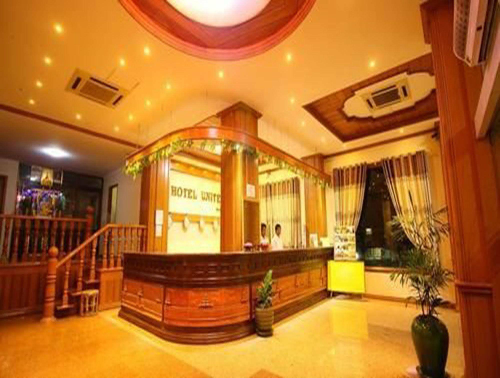 Hotel United Мандалай Екстер'єр фото
